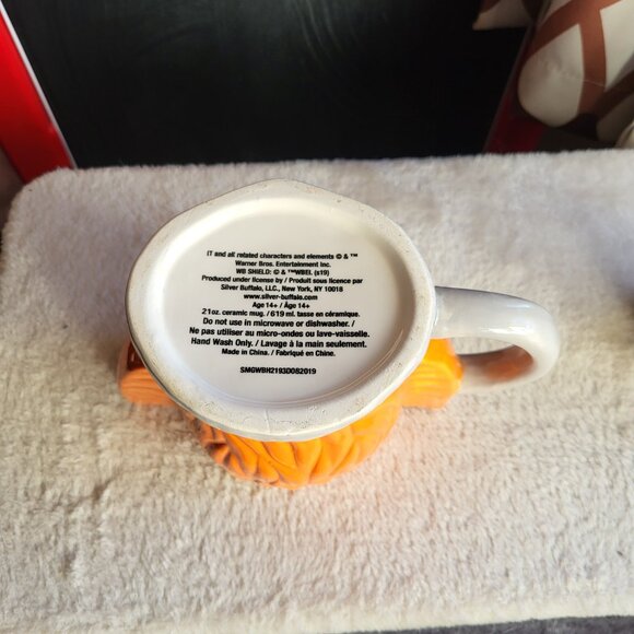 IT Pennywise 21 oz. Ceramic 3D Clown Mug Horror Stephen King Silver Buffalo GUC - Picture 7 of 10